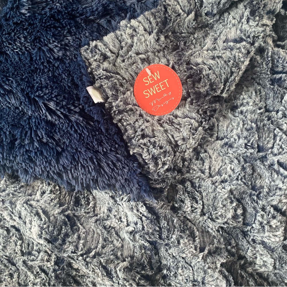 BNWT SSMD MINKY CUDDLER AQUA SHAG
